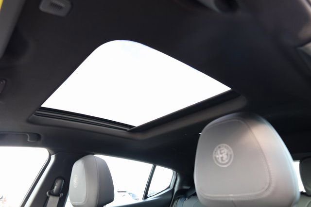 New 2025 Alfa Romeo Tonale Veloce w/ Premium Package image 26