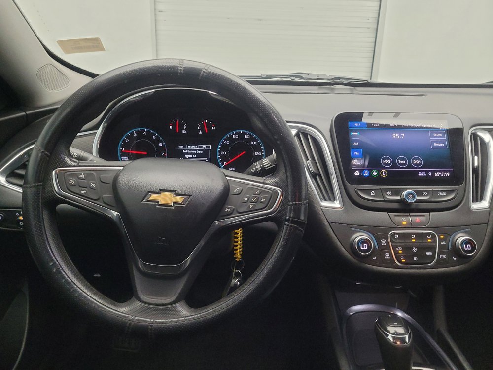 Used 2020 Chevrolet Malibu LT FWD image 22