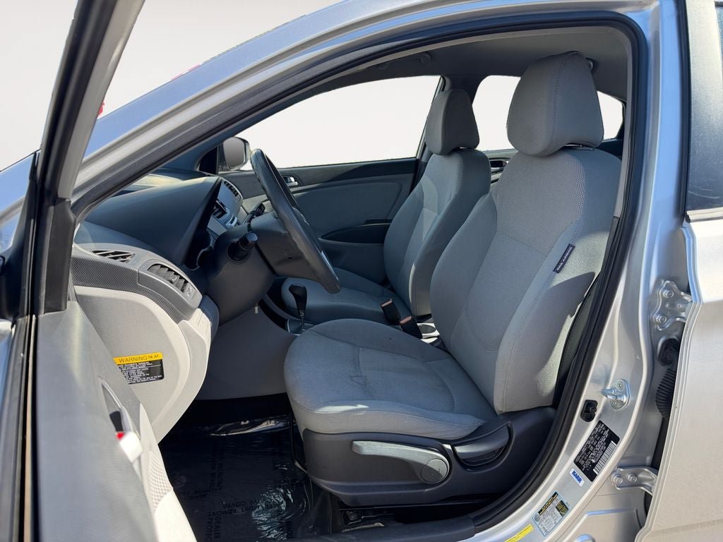 Used 2014 Hyundai Accent GLS FWD image 6