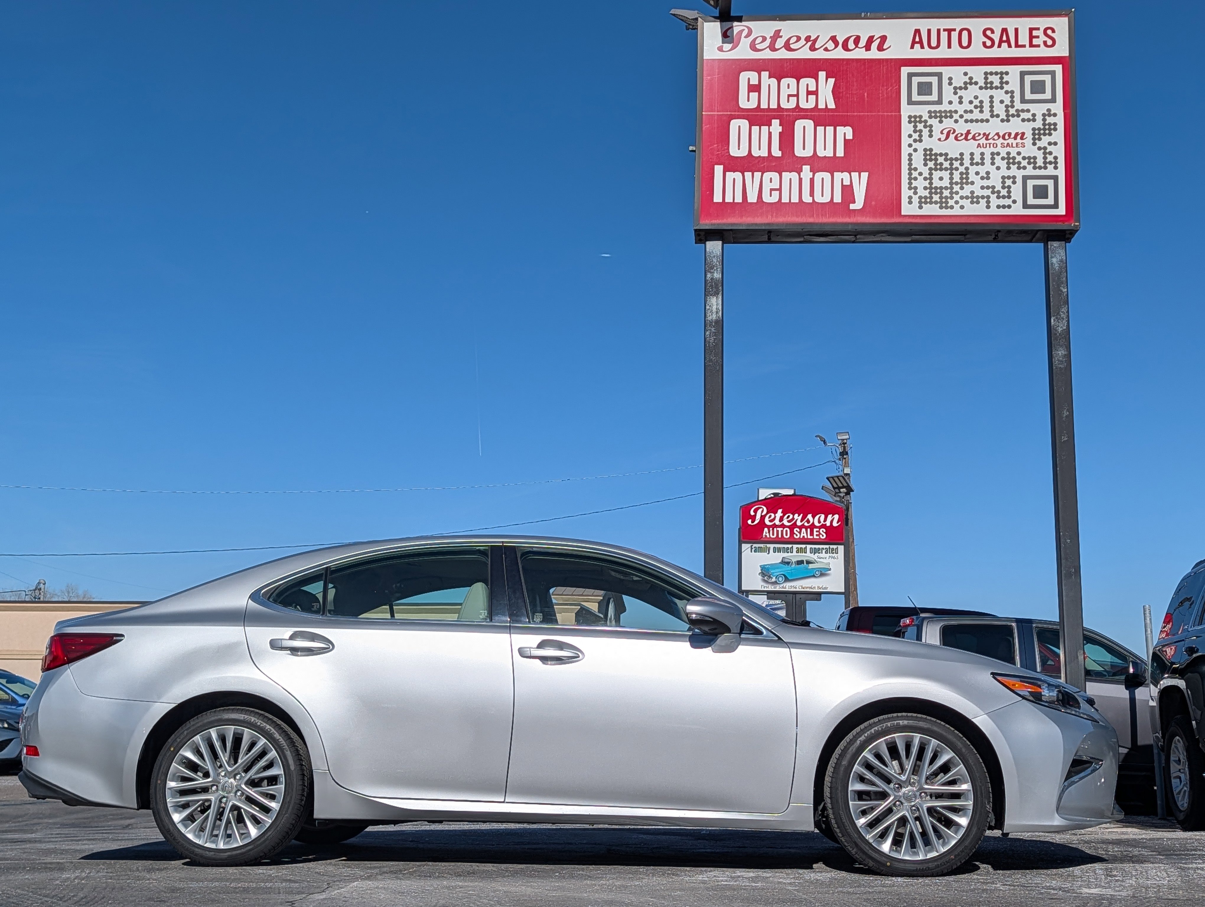 Used 2016 Lexus ES 350 w/ Navigation System Package image 4
