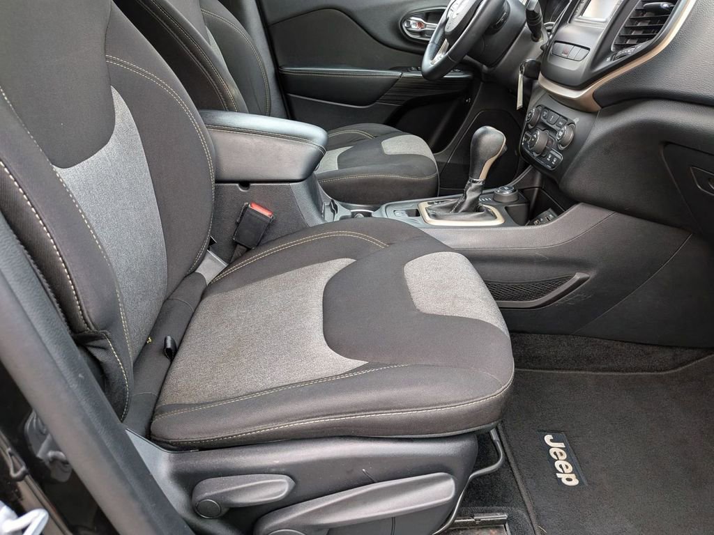 Used 2014 Jeep Cherokee Latitude image 27