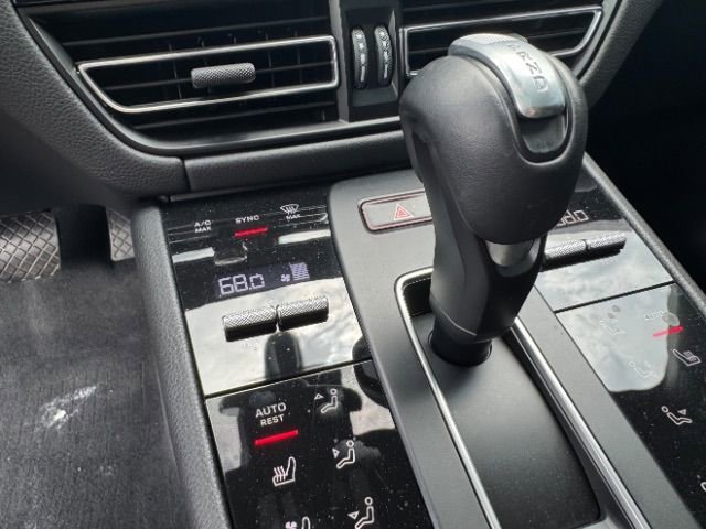 Used 2024 Porsche Macan Turbo image 35