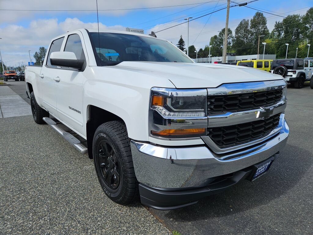 Used 2017 Chevrolet Silverado 1500 LT w/ Trailering Package AWD/4WD image 7