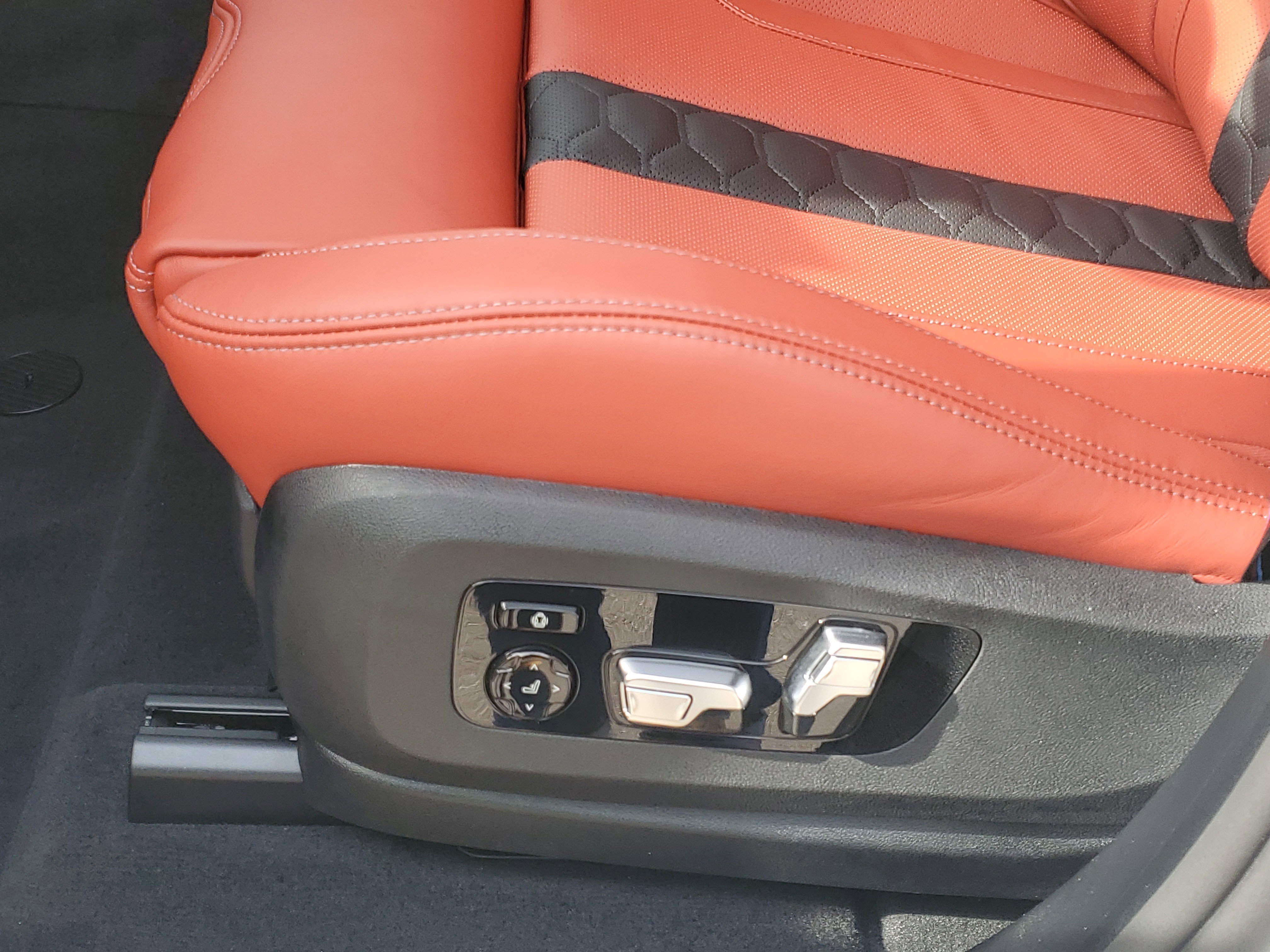 New 2026 BMW X5 M Competition w/ Executive Package image 9