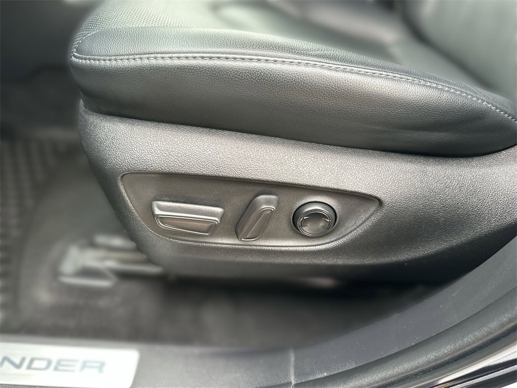 Used 2023 Toyota Highlander Limited image 15