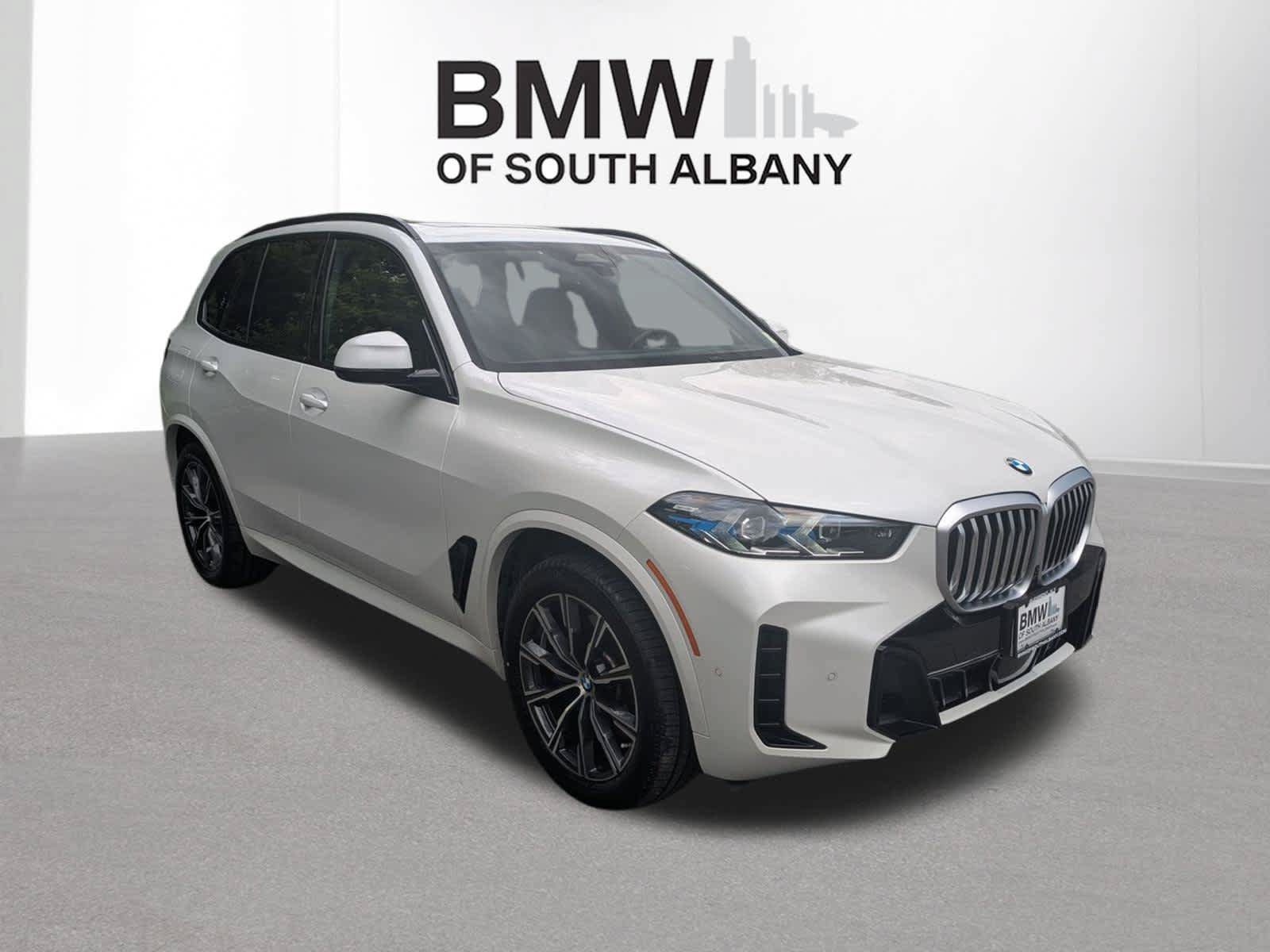 Used 2024 BMW X5 xDrive40i w/ M Sport Package AWD/4WD image 2