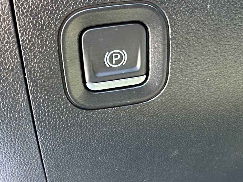 Used 2020 Chevrolet Silverado 1500 Custom w/ Custom Value Package image 27