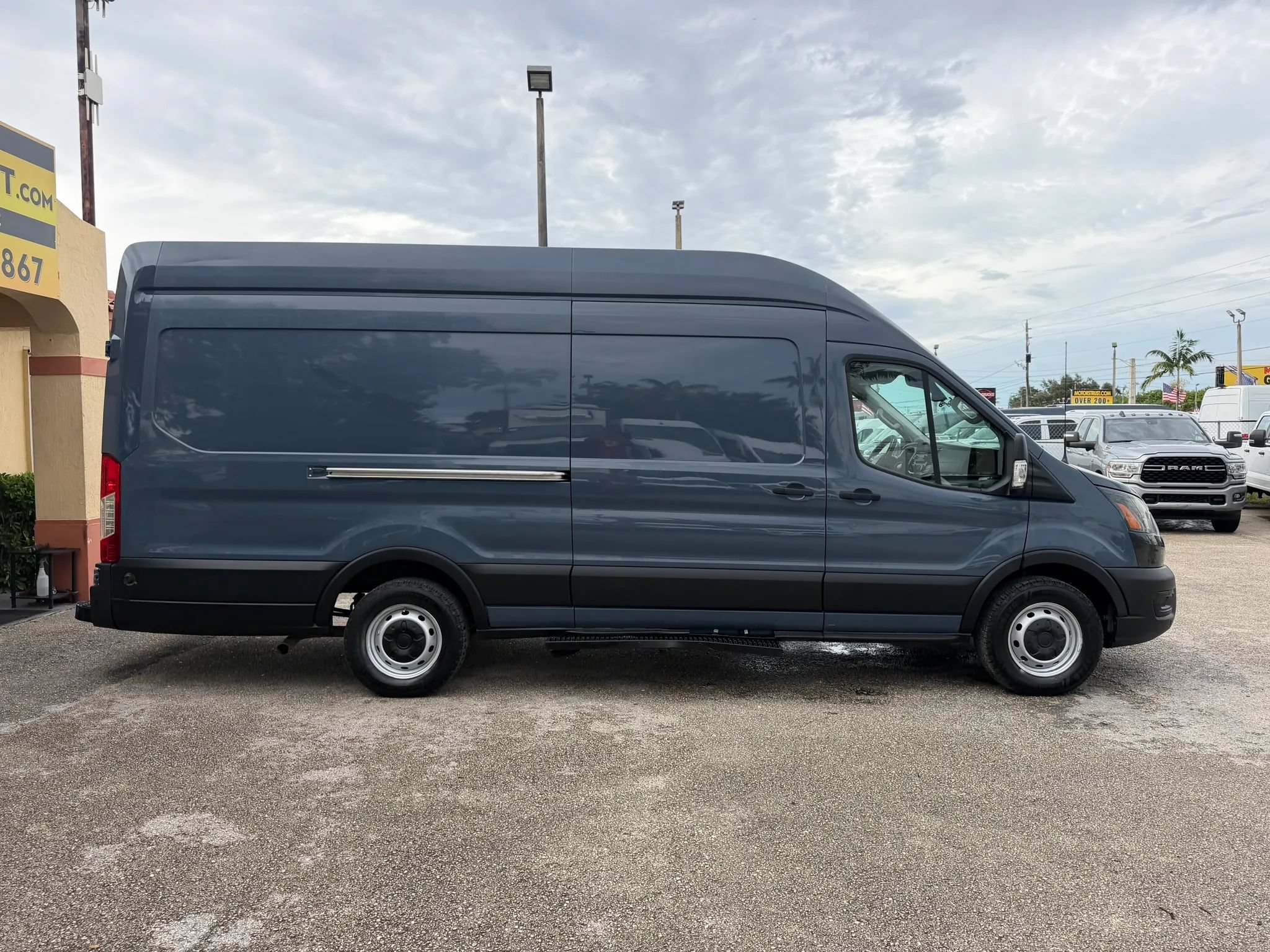 Used 2020 Ford Transit 250 148 High Roof Extended RWD image 7