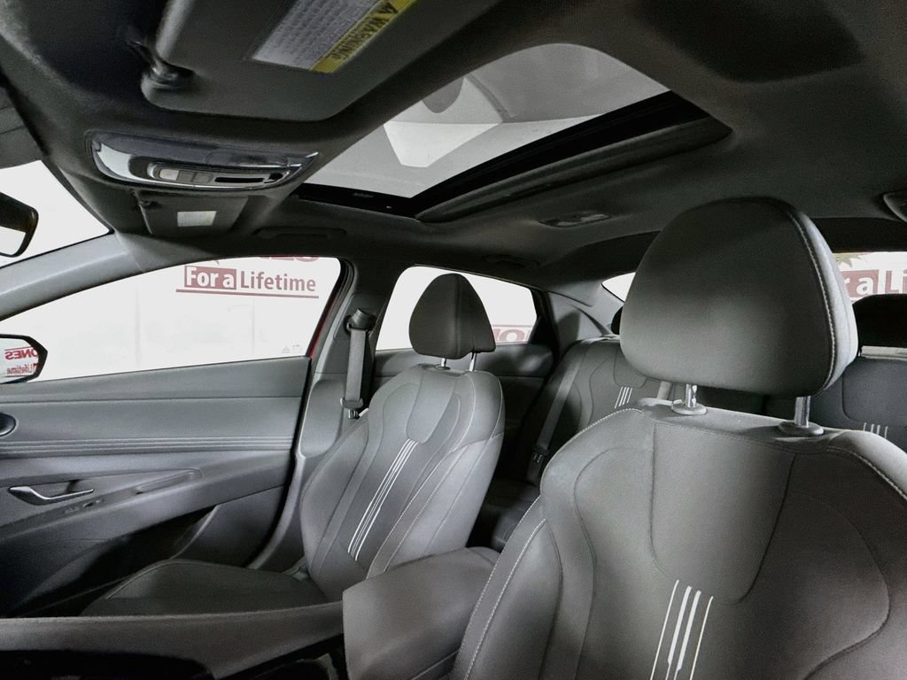 Certified 2025 Hyundai Elantra SEL FWD image 12