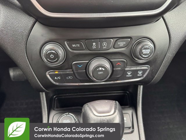 Used 2021 Jeep Cherokee Latitude Plus w/ Mopar Interior Package AWD/4WD image 23