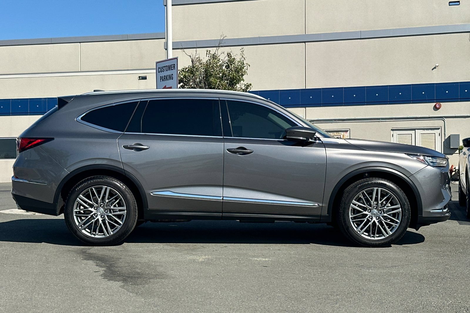 Used 2023 Acura MDX w/ Advance Package AWD/4WD image 3