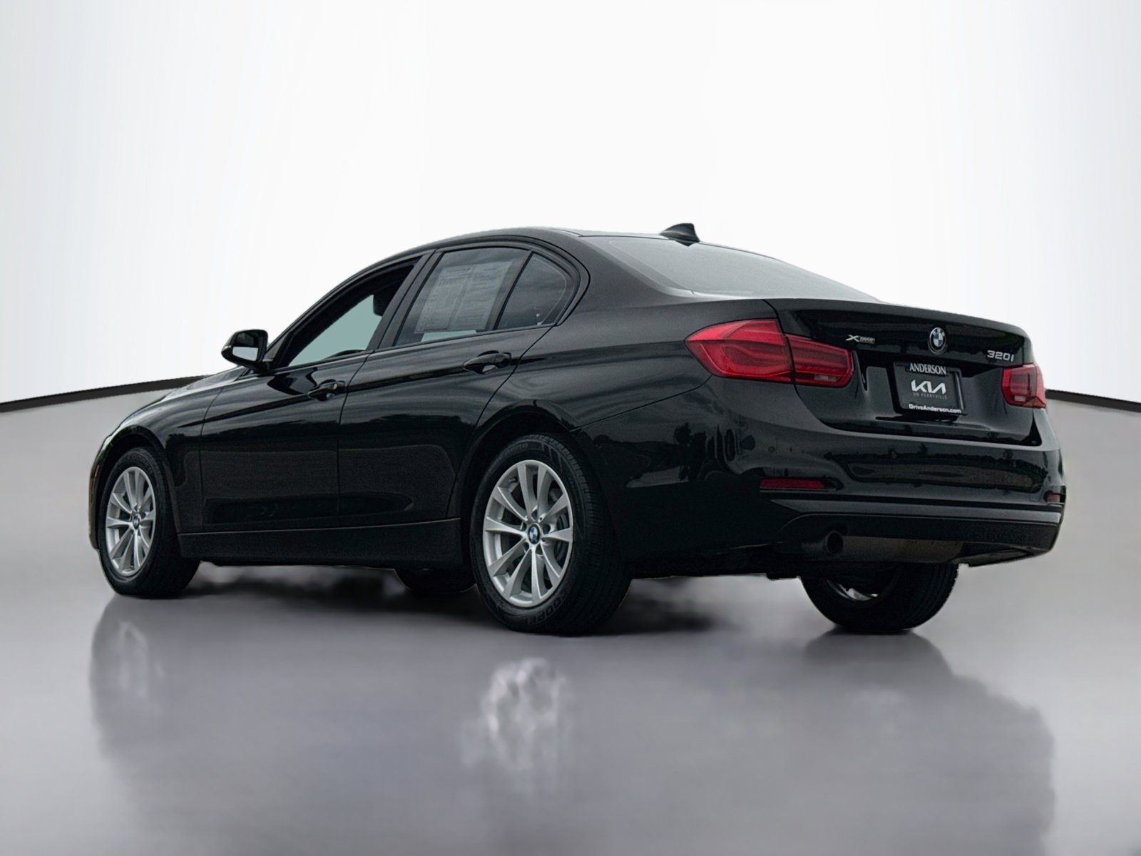 Used 2016 BMW 320i xDrive Sedan AWD/4WD image 5