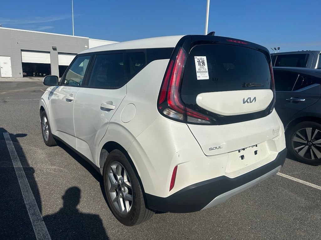 Used 2023 Kia Soul LX w/ Option Group 015 FWD image 3