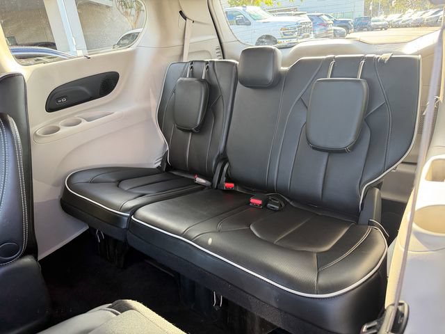 Used 2023 Chrysler Pacifica Limited w/ Uconnect Theater Family Group FWD image 38