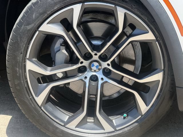 Used 2022 BMW X5 xDrive40i w/ Premium Package AWD/4WD image 6