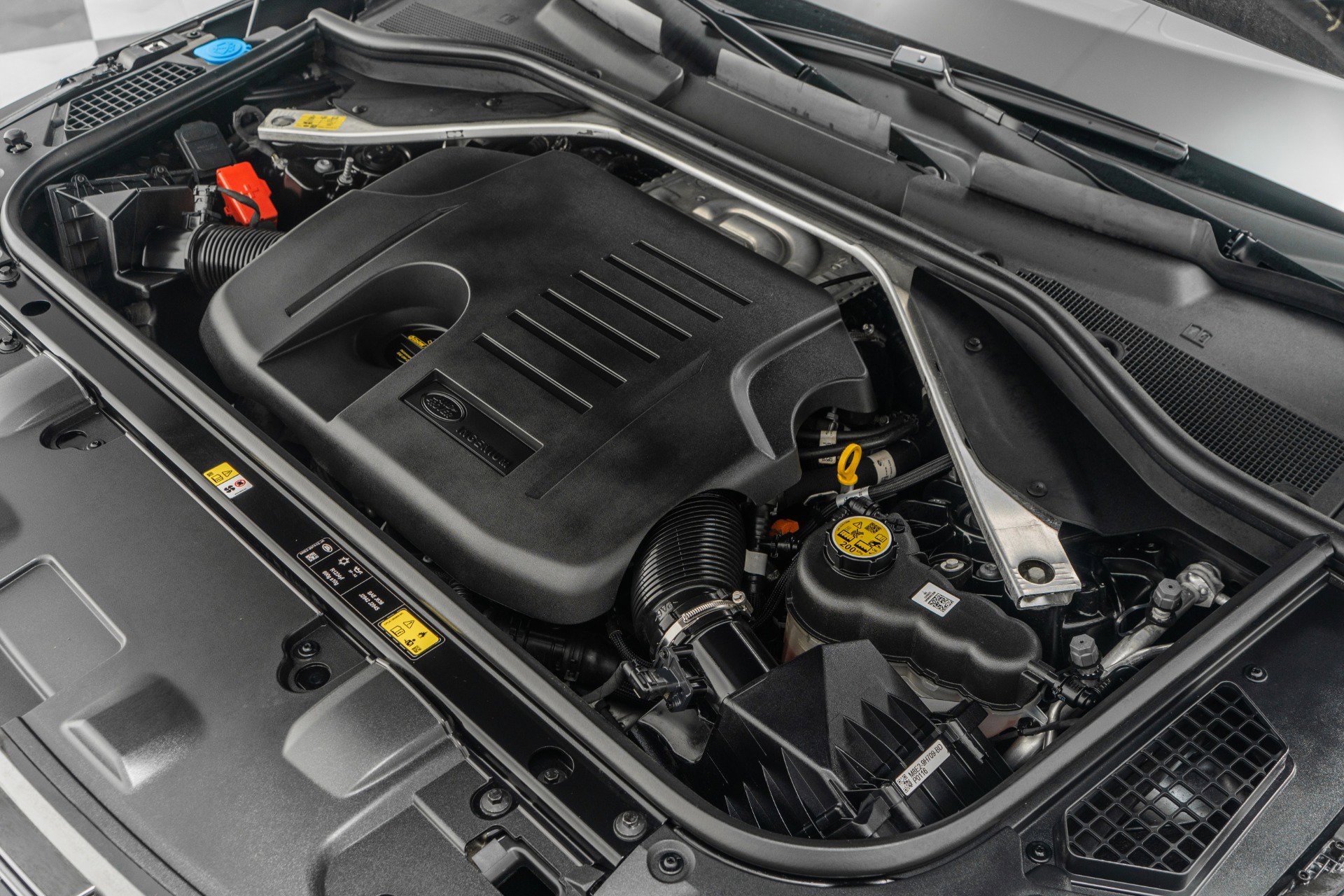 Used 2024 Land Rover Range Rover SE image 12