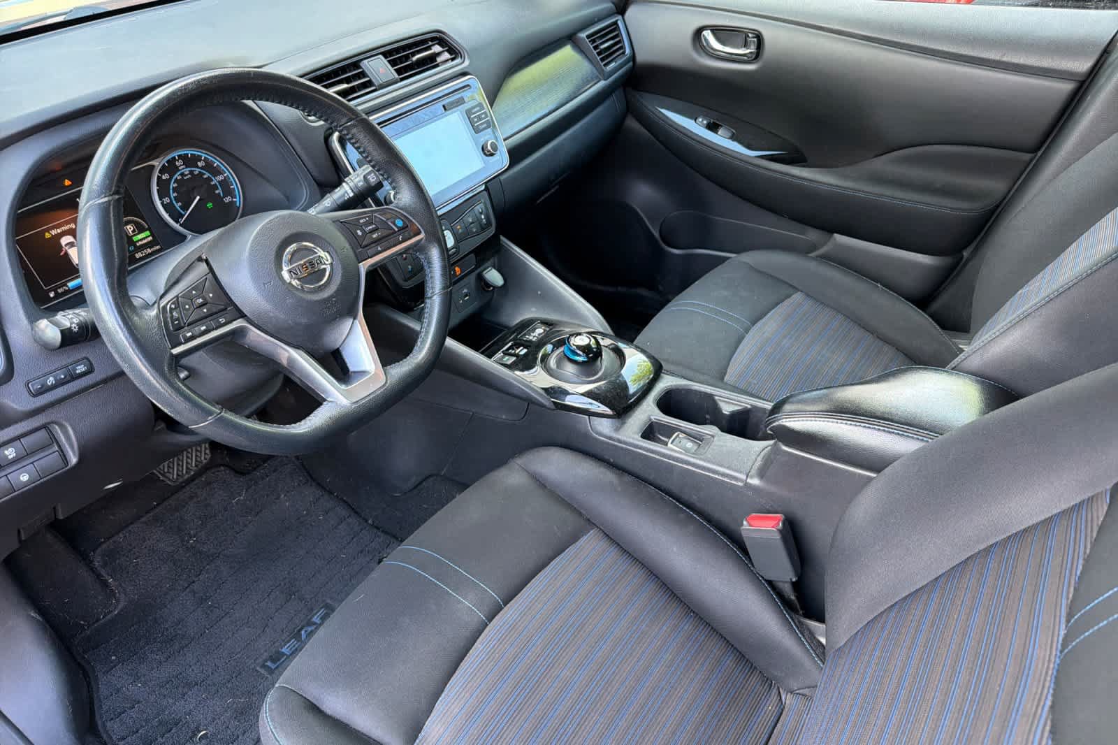 Used 2018 Nissan Leaf SV w/ SV Technology Package FWD image 13
