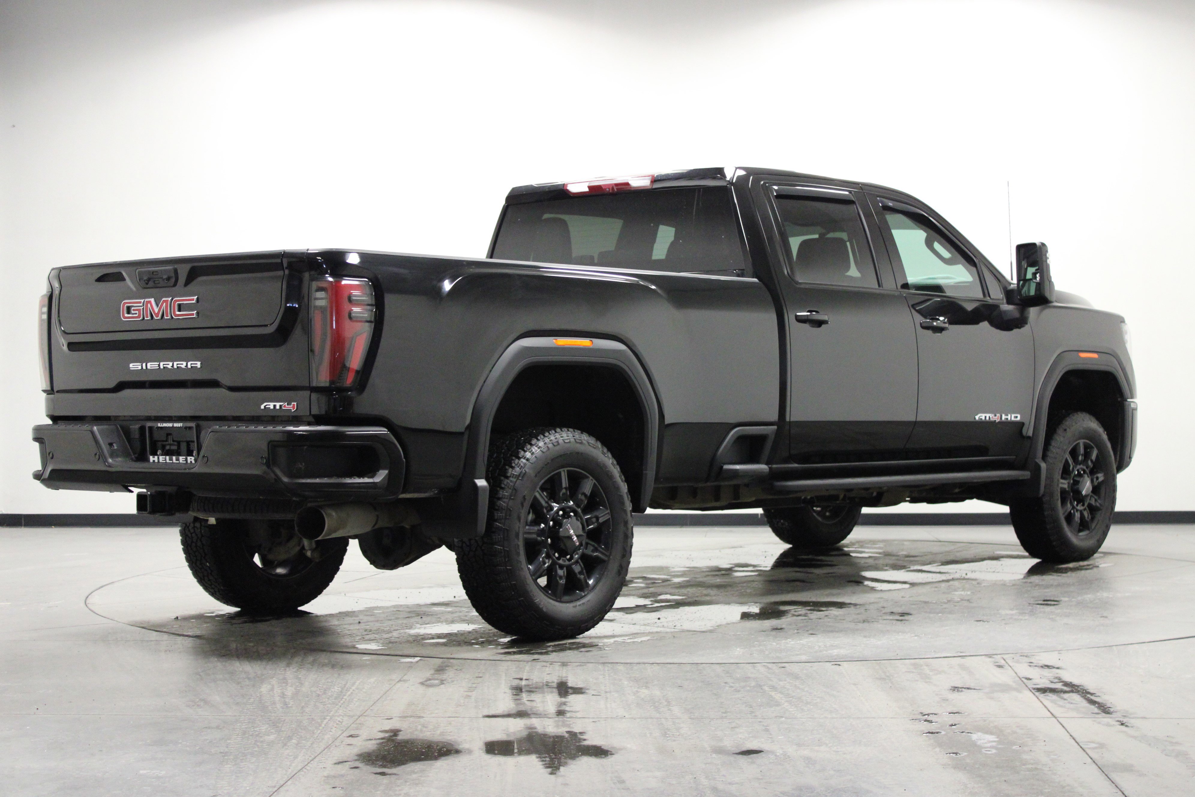 Used 2024 GMC Sierra 2500 AT4 AWD/4WD image 4
