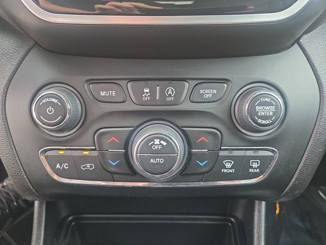 Used 2020 Jeep Cherokee Limited AWD/4WD image 25