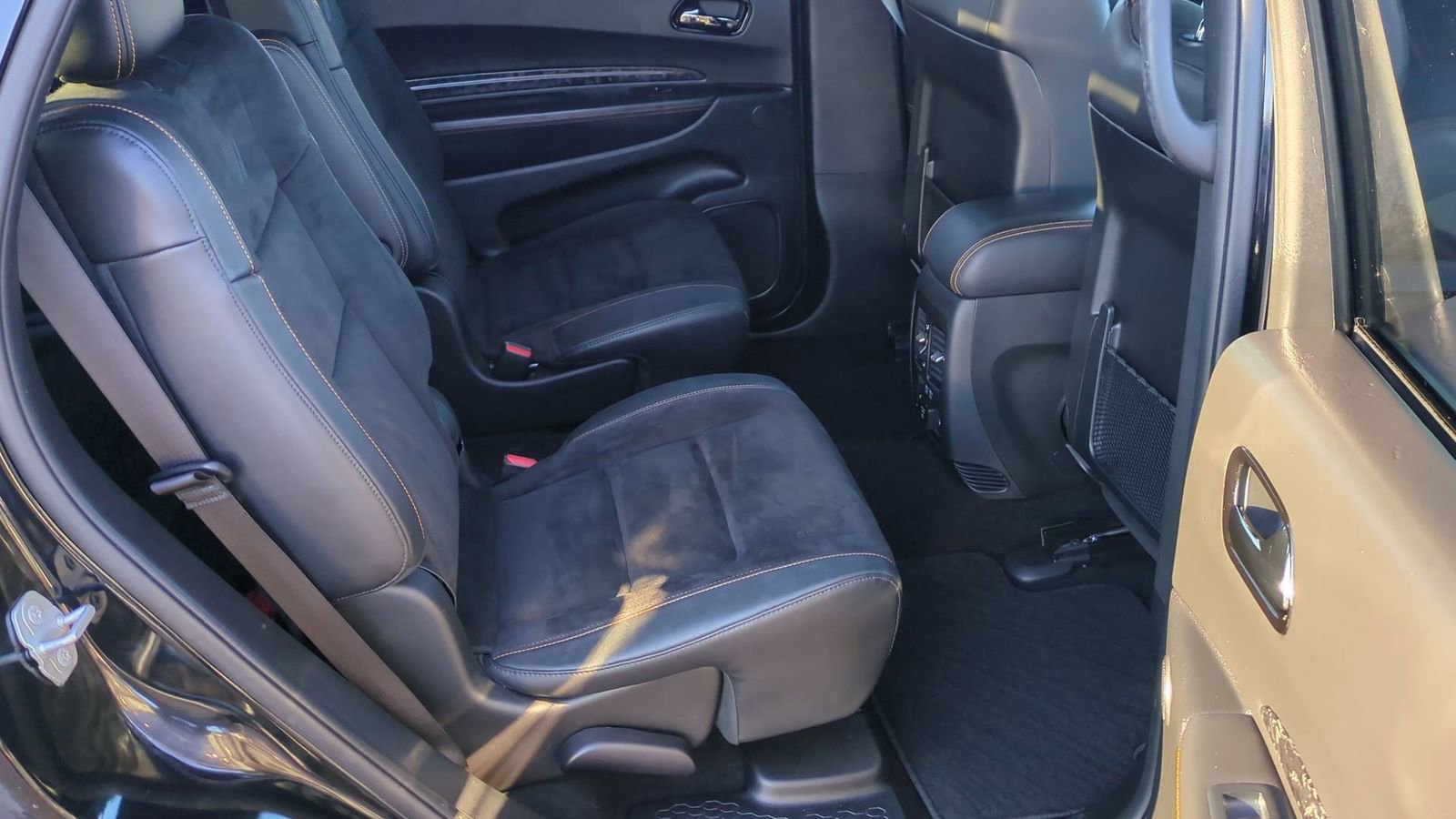 Used 2023 Dodge Durango R/T w/ Hemi Orange Plus Package image 25