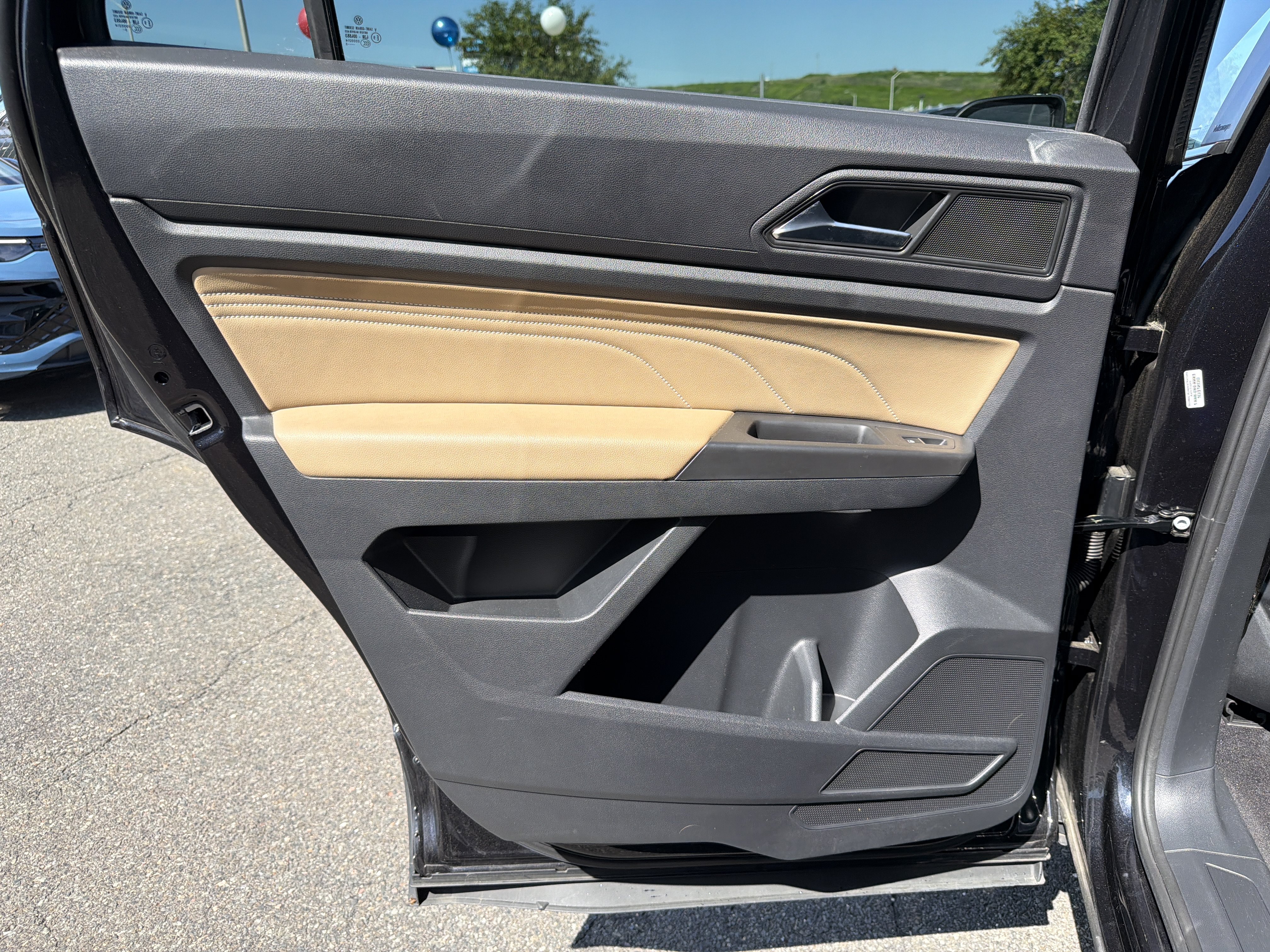 Certified 2023 Volkswagen Atlas Cross Sport SE w/ Panoramic Sunroof Package AWD/4WD image 23