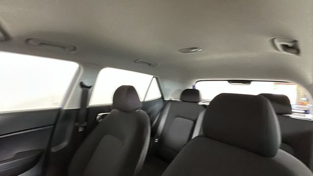 Certified 2025 Hyundai Venue SE FWD image 12