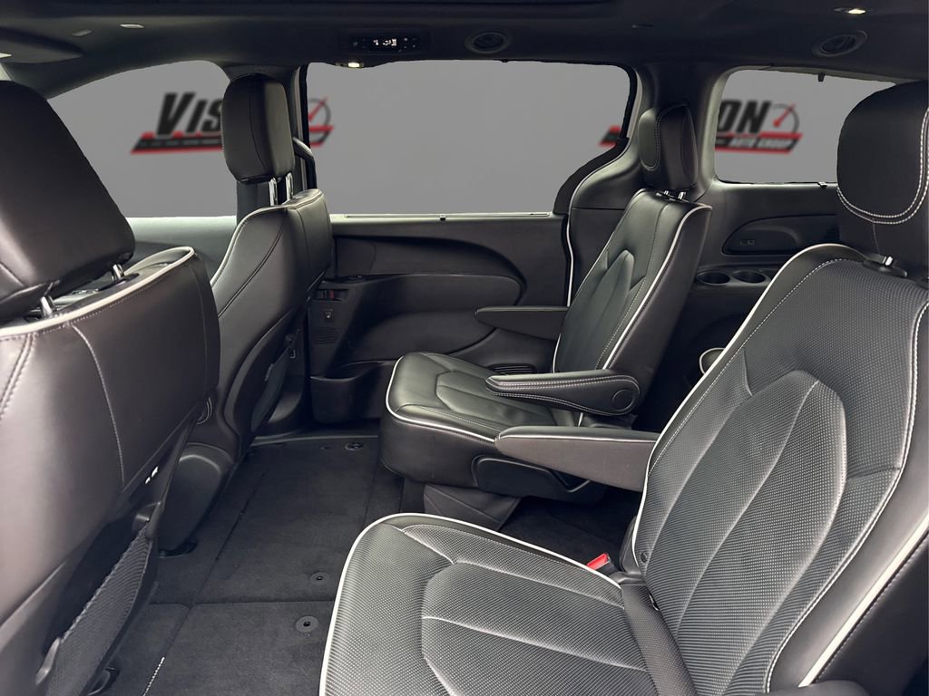Used 2024 Chrysler Pacifica Limited w/ S Appearance Package image 10