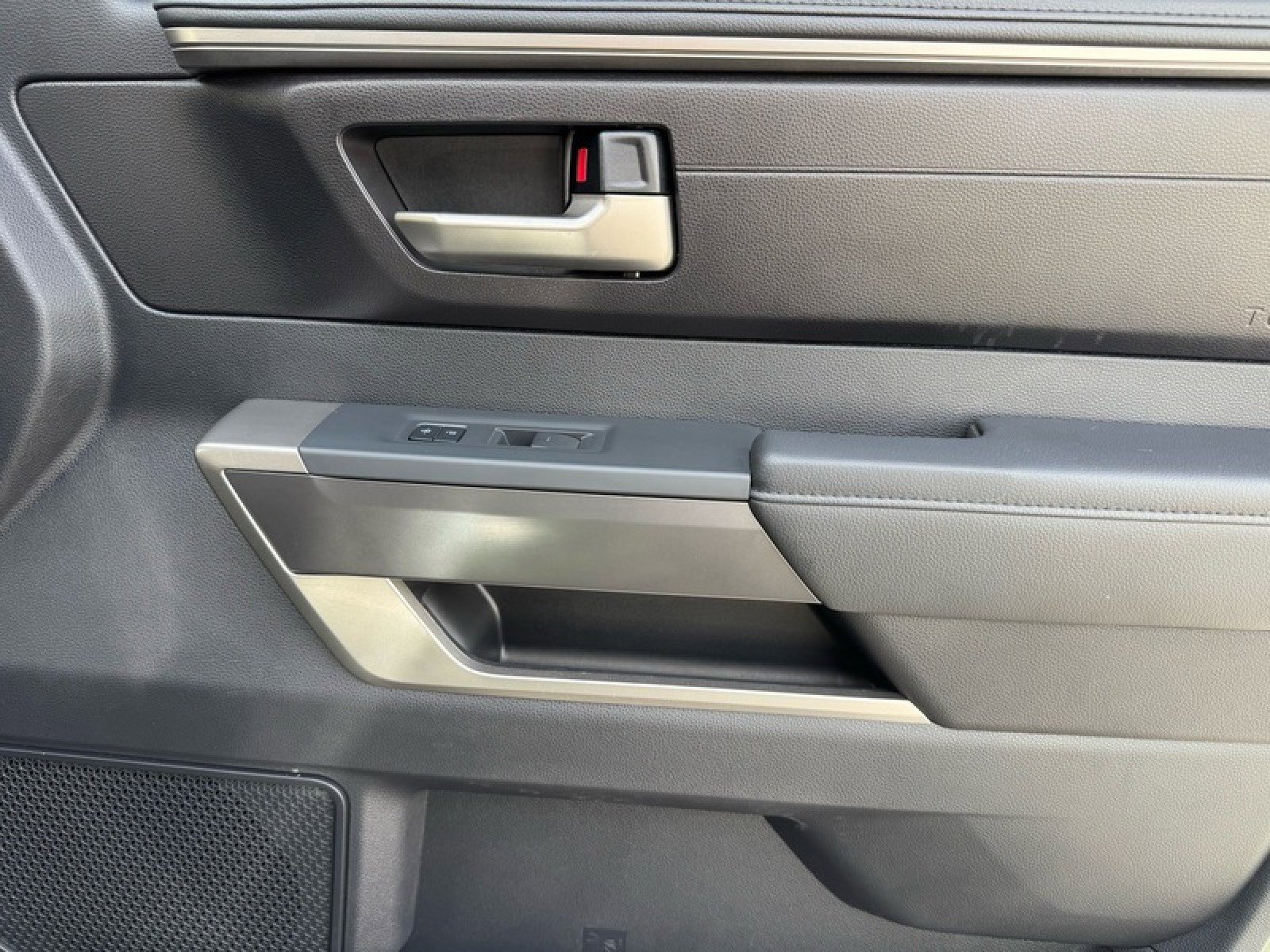 Used 2022 Toyota Tundra SR5 w/ SR5 Convenience Package AWD/4WD image 21