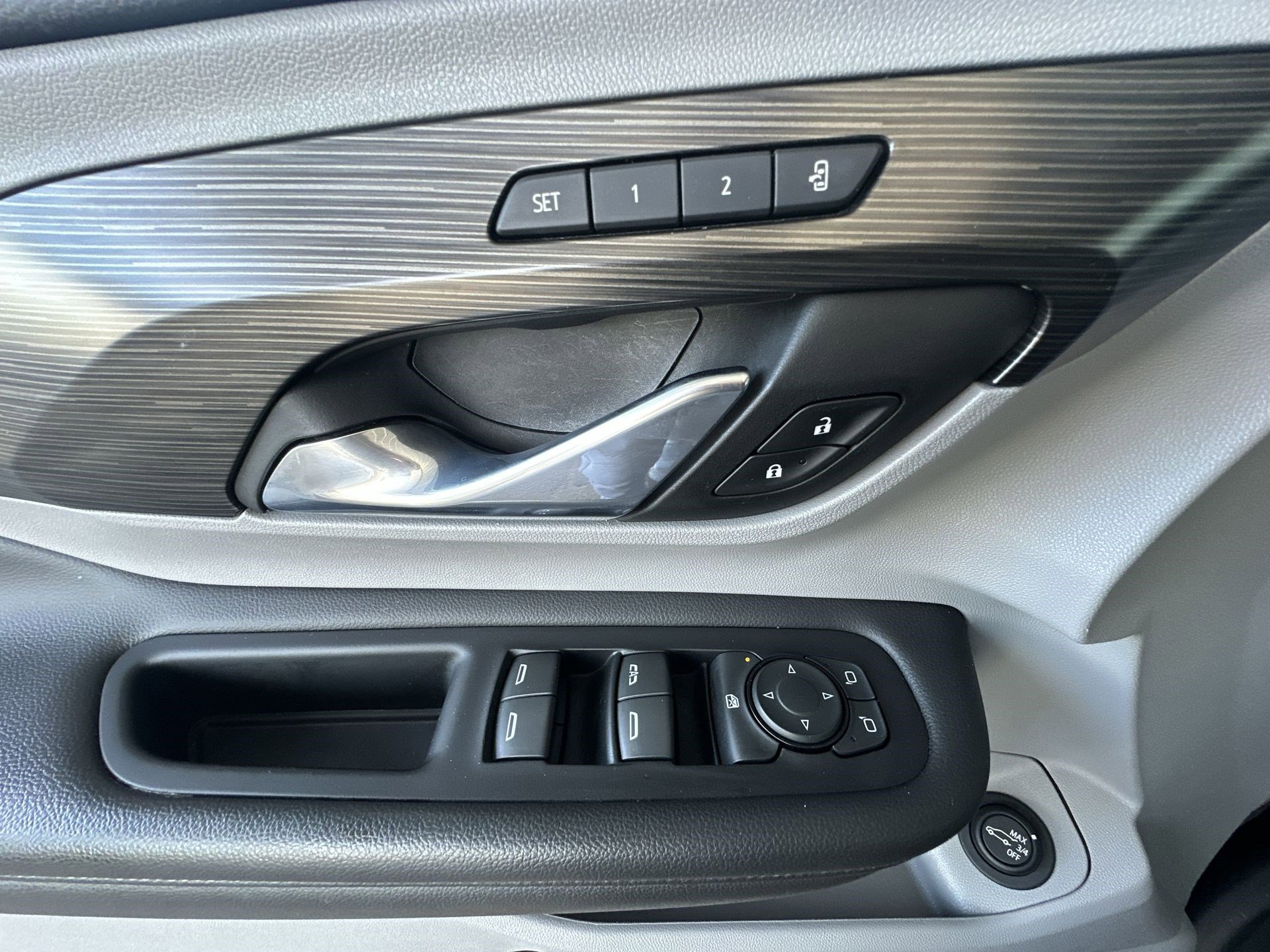 Used 2024 GMC Terrain SLT image 15