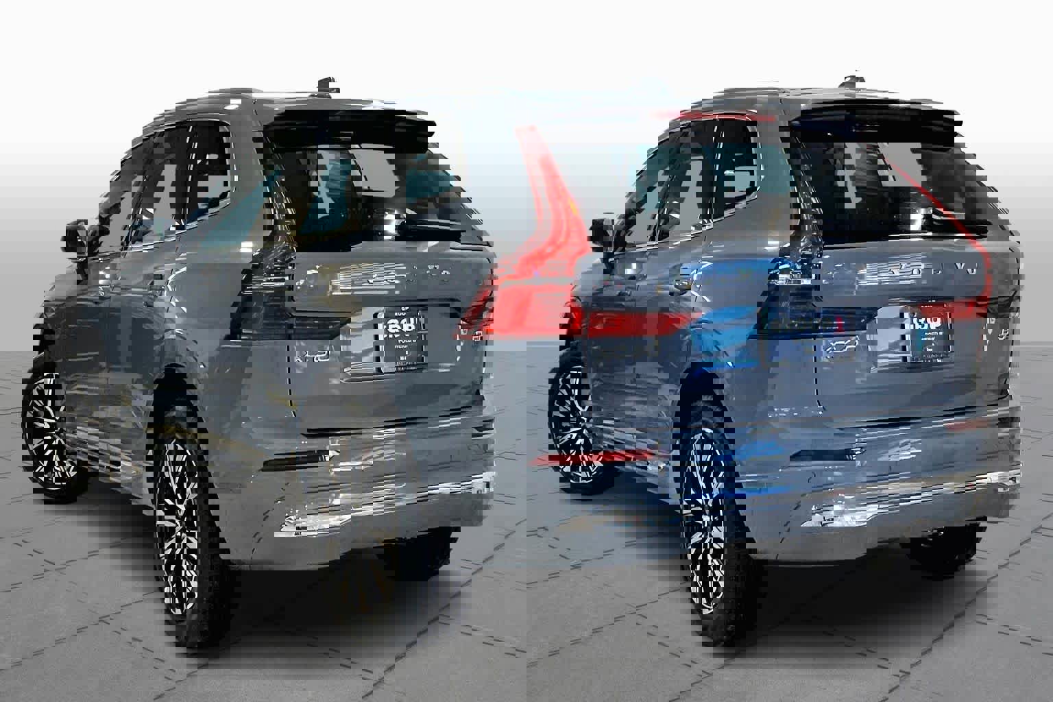 Used 2023 Volvo XC60 B5 Plus w/ Climate Package image 12