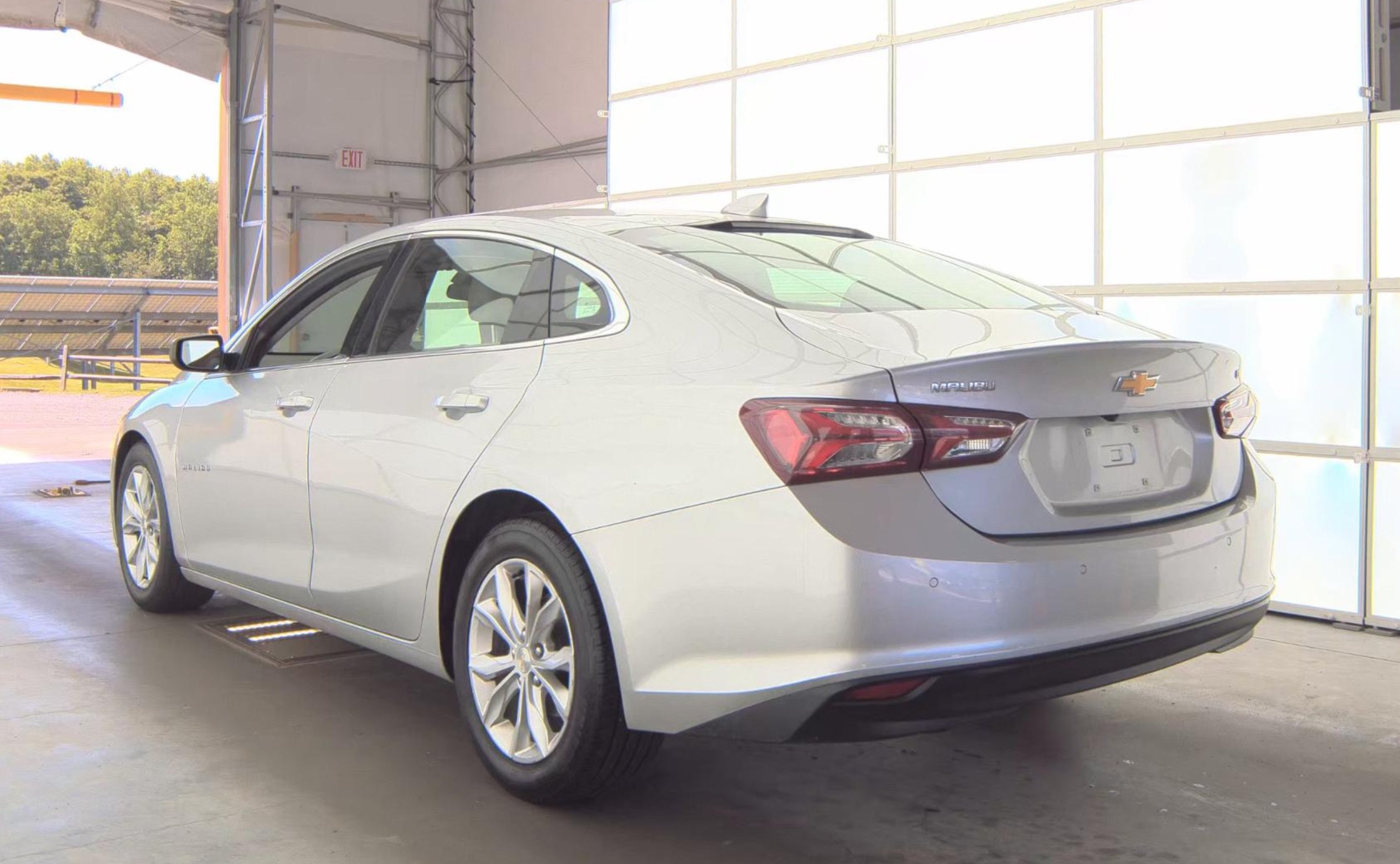 Used 2019 Chevrolet Malibu LT w/ Driver Confidence Package II FWD image 4