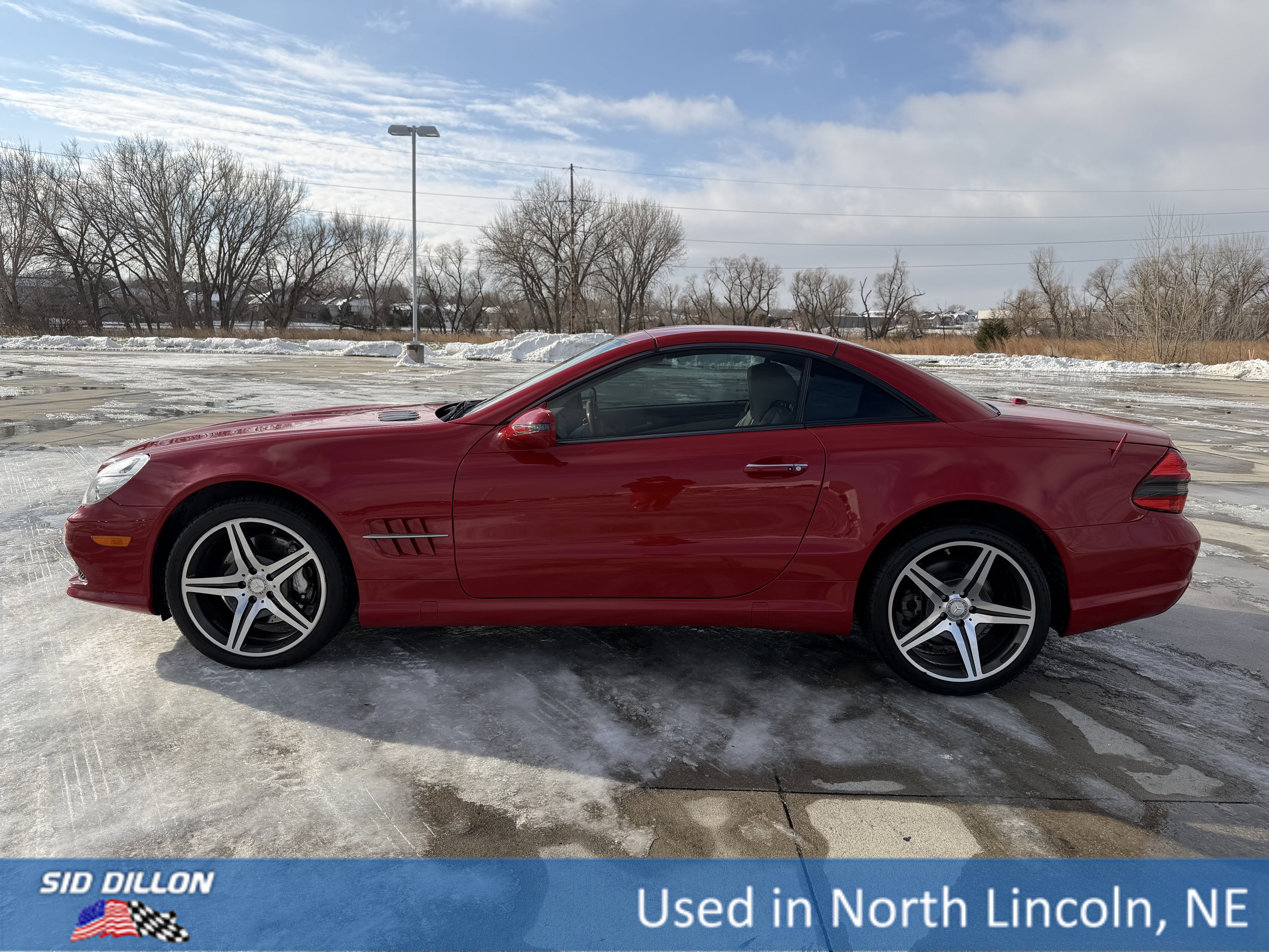 Used 2011 Mercedes-Benz SL 550 image 2