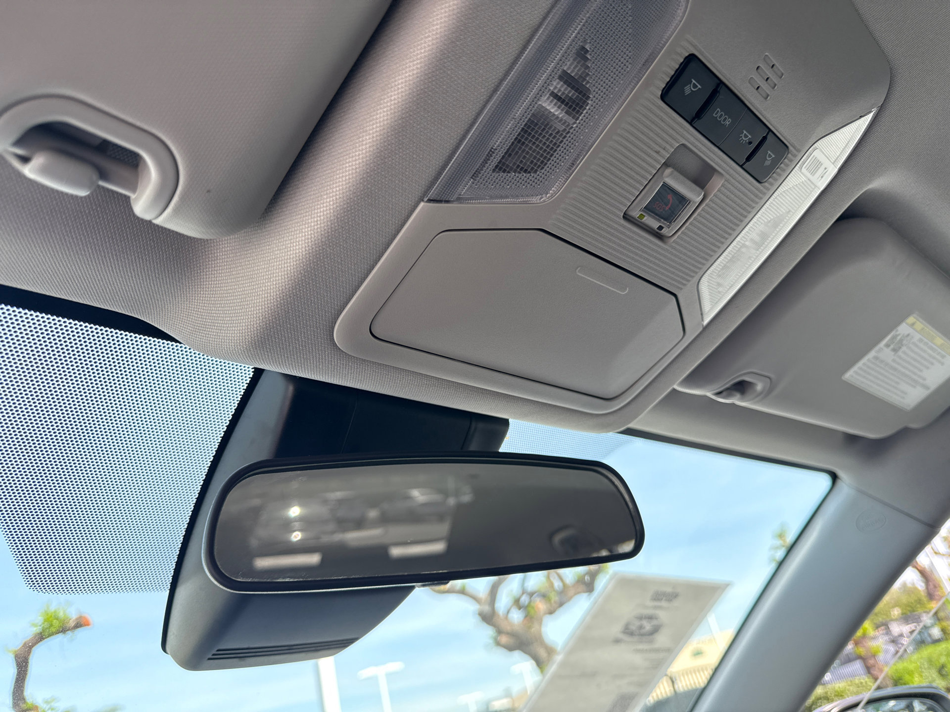 Used 2022 Toyota RAV4 LE image 30