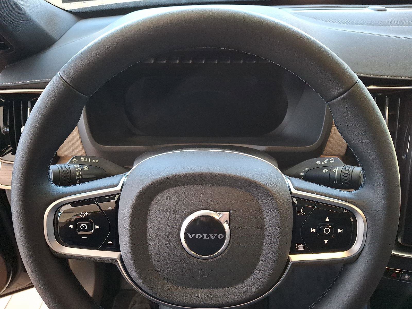 New 2025 Volvo XC90 T8 Core image 14