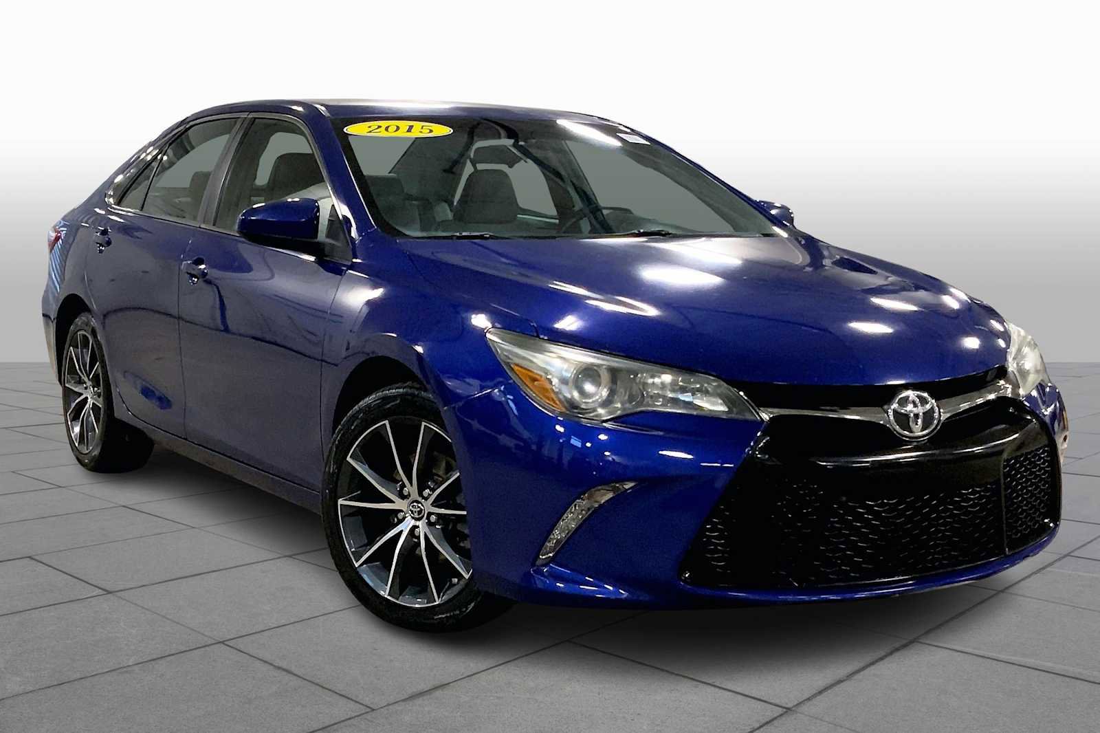 Used 2015 Toyota Camry XSE image 3