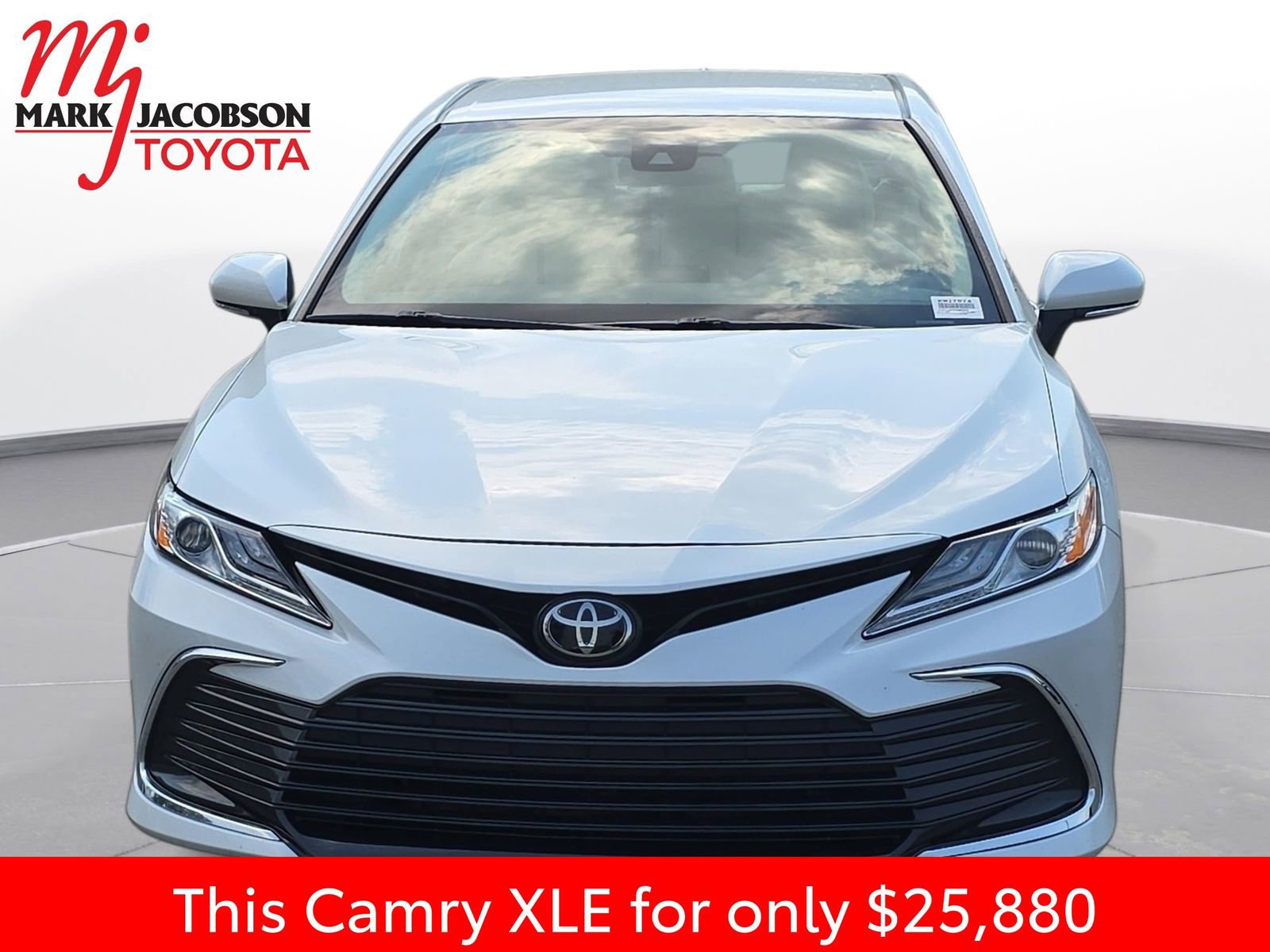 Used 2024 Toyota Camry XLE image 3