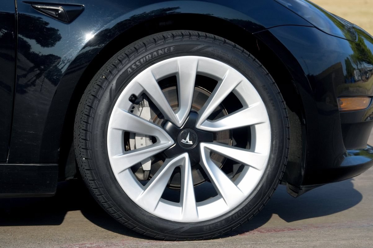 Used 2023 Tesla Model 3 Standard Range RWD image 32