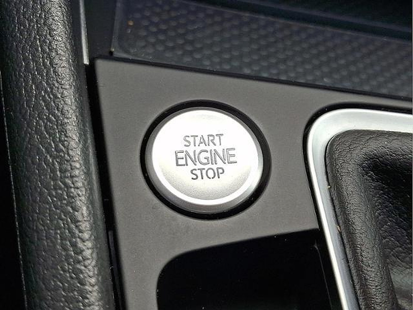 Used 2025 Volkswagen Jetta GLI Autobahn FWD image 24