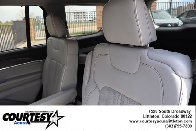 Used 2022 Jeep Grand Cherokee L Overland w/ Luxury Tech Group IV AWD/4WD image 26