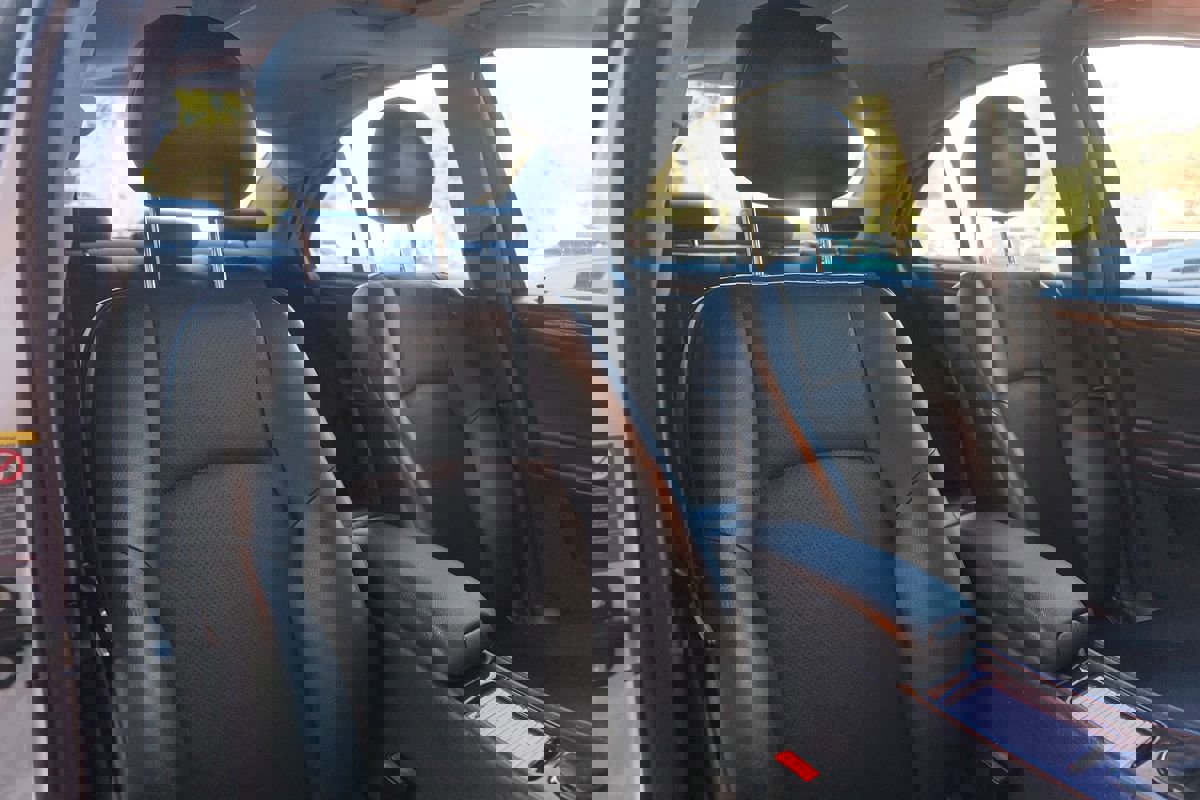 Used 2002 Mercedes-Benz C 320 Sedan image 24