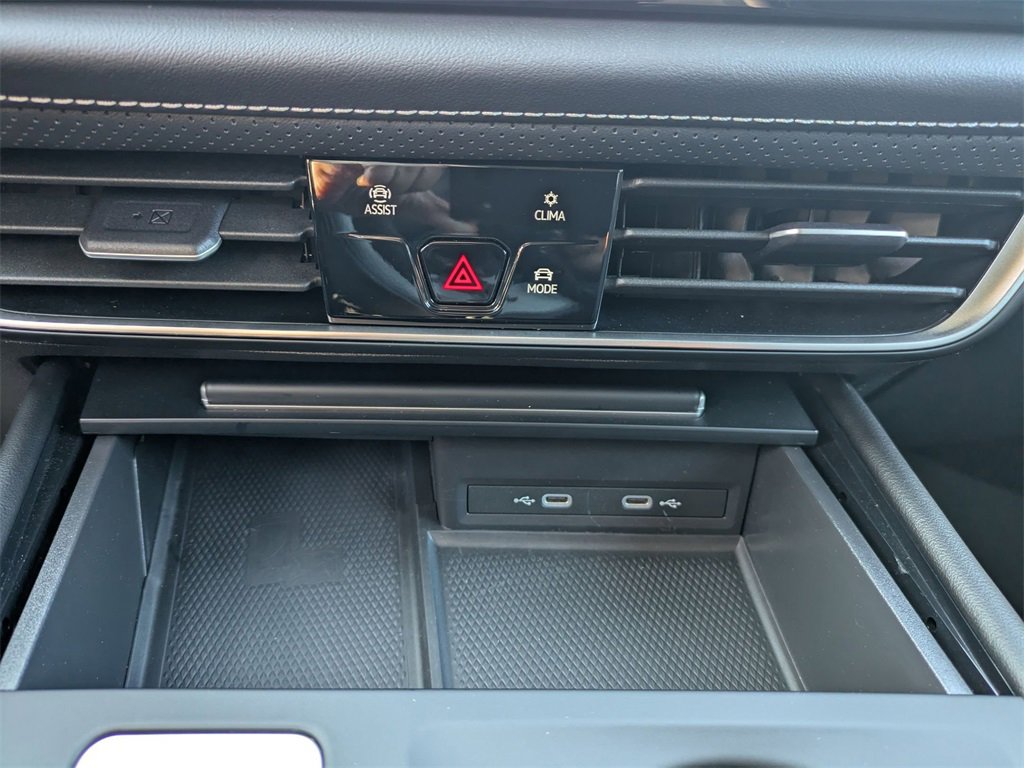 Used 2024 Volkswagen Atlas SE image 25