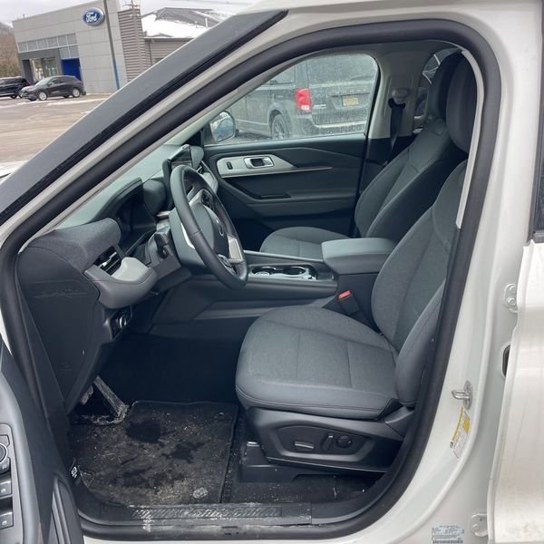 Used 2025 Ford Explorer Active image 9