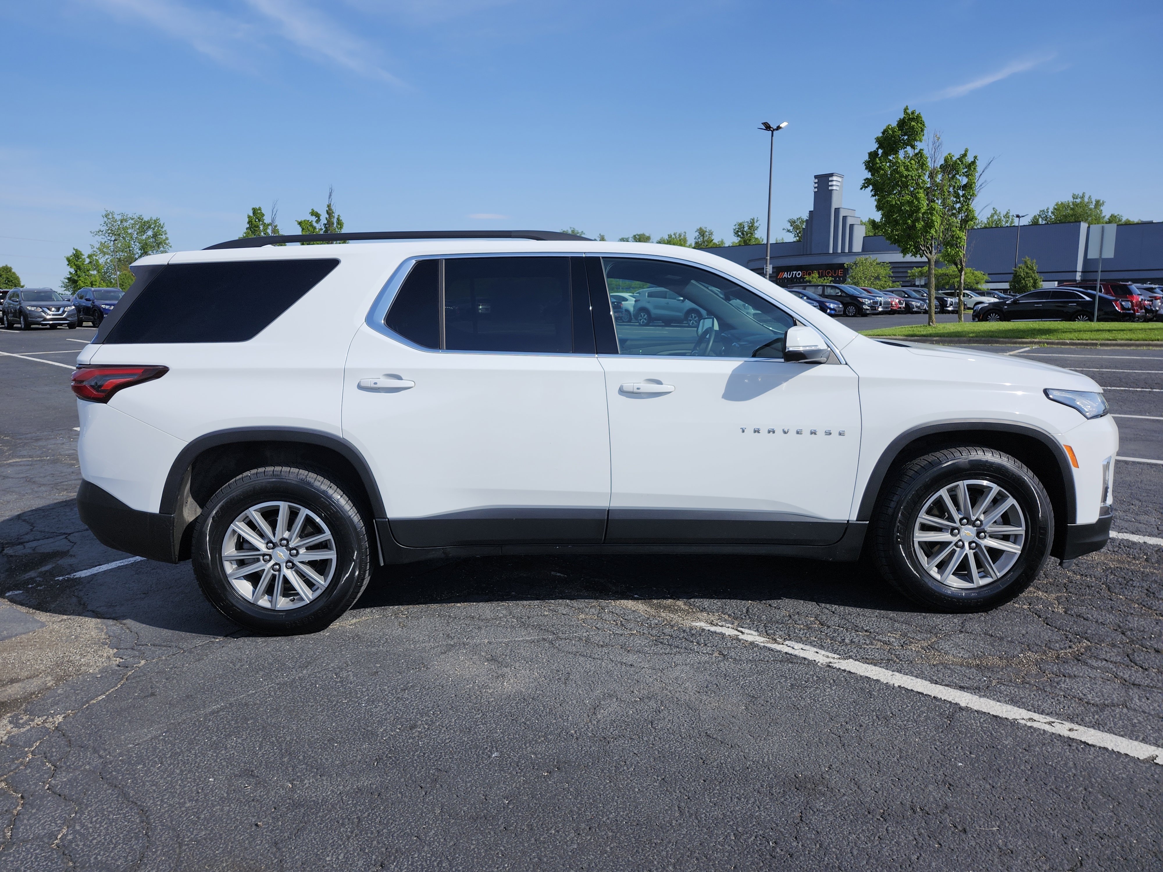 Used 2023 Chevrolet Traverse LT w/ Rear Camera Mirror Package AWD/4WD image 18