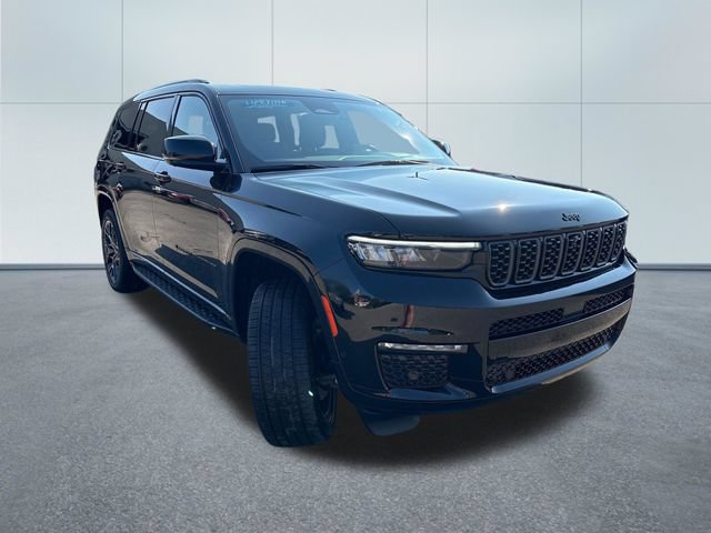Used 2025 Jeep Grand Cherokee L Summit w/ Advanced Protech Group IV AWD/4WD image 5
