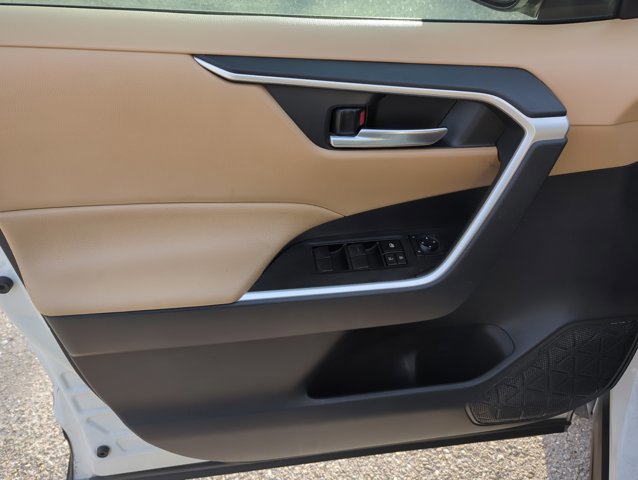 Used 2021 Toyota RAV4 XLE FWD image 7