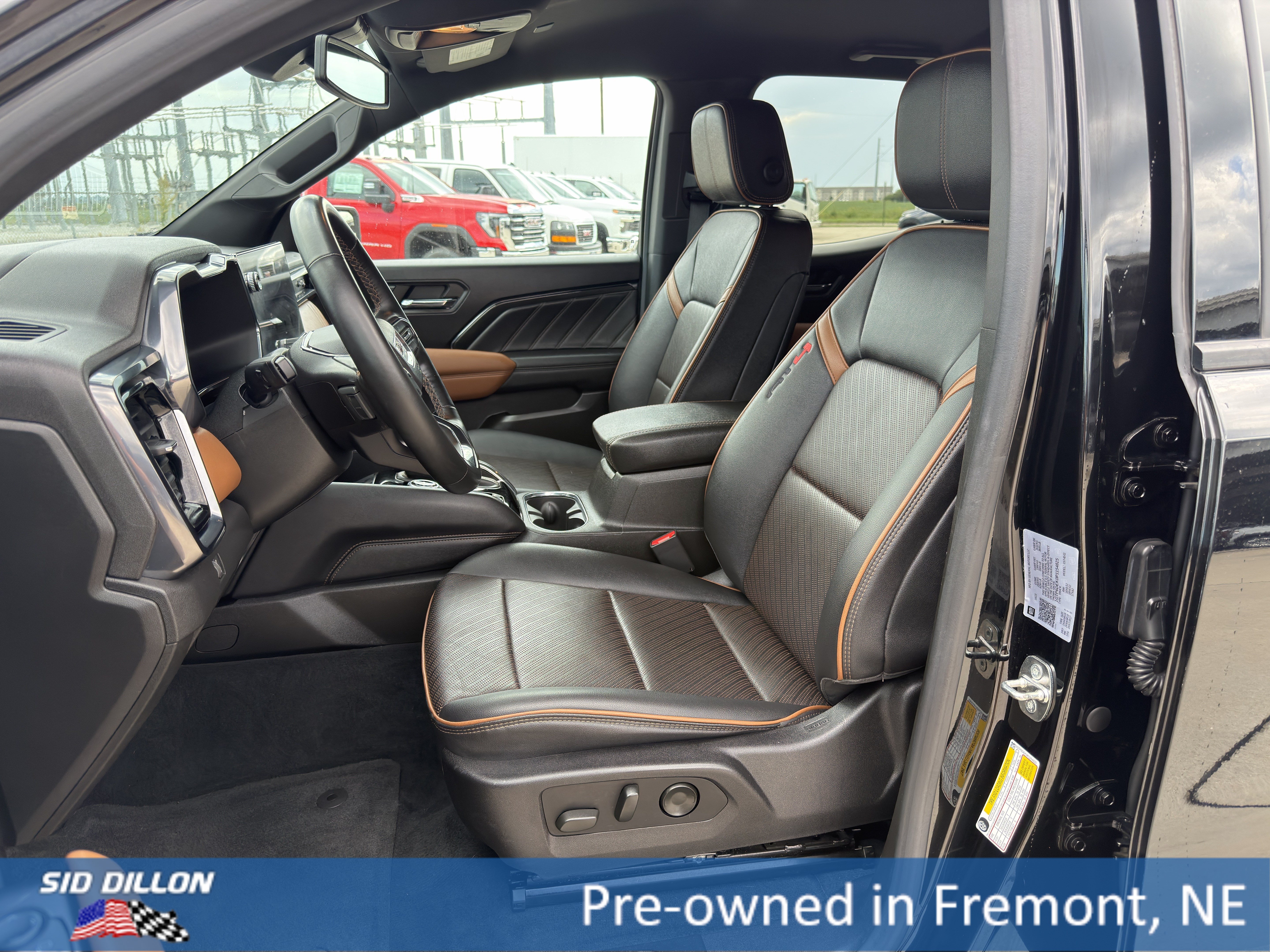 Certified 2023 GMC Canyon AT4 w/ AT4 Premium Package AWD/4WD image 14