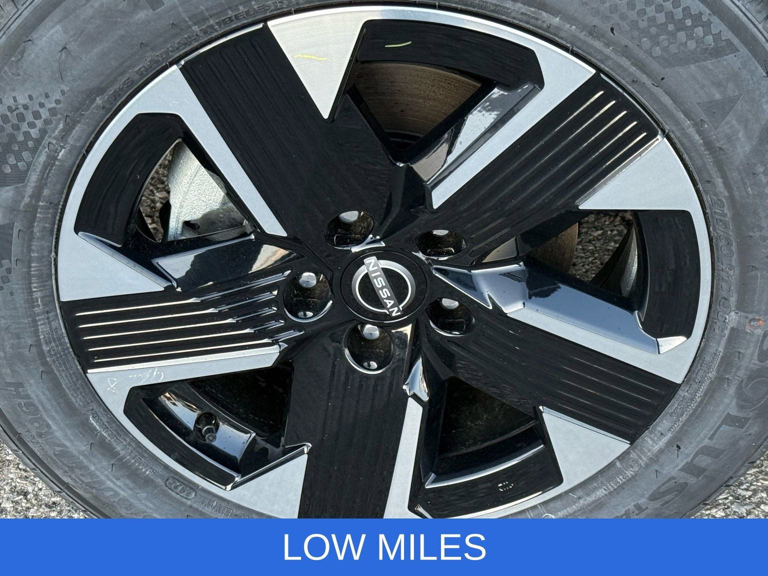 Used 2025 Nissan Kicks SV image 12