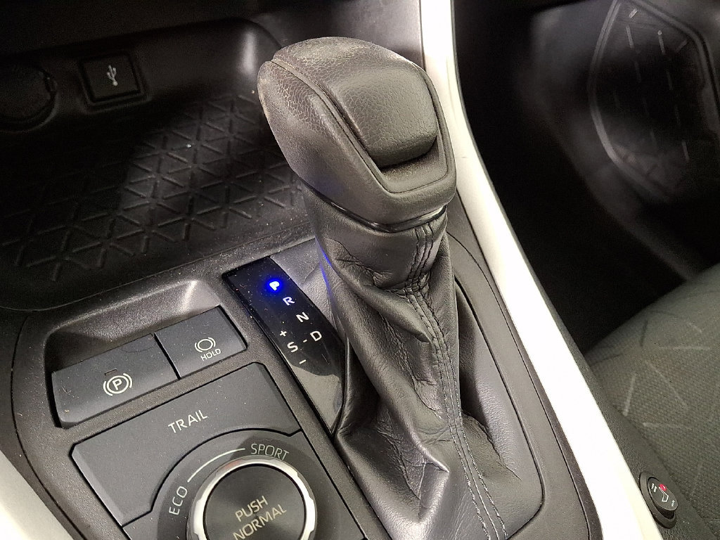 Used 2021 Toyota RAV4 XLE w/ Convenience Package AWD/4WD image 17