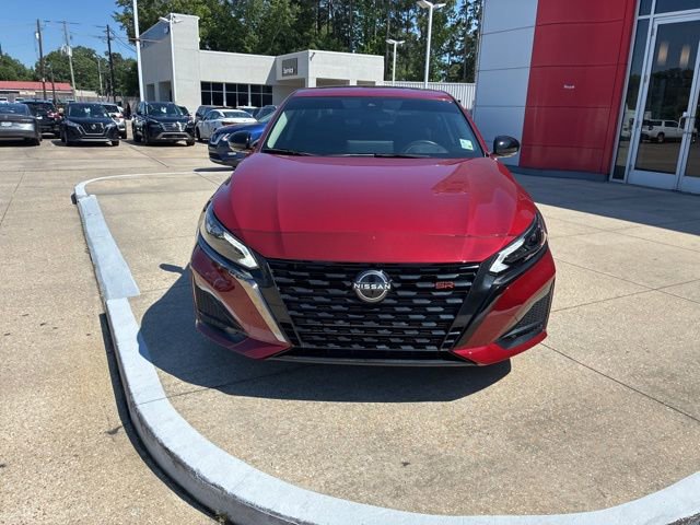 Used 2024 Nissan Altima 2.0 SR FWD image 2