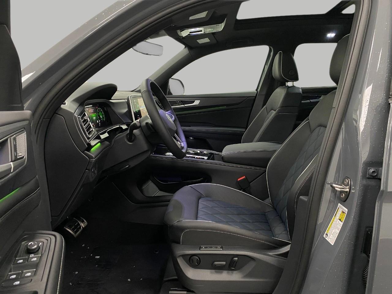 New 2026 Volkswagen Atlas Cross Sport SEL Premium R-Line image 32